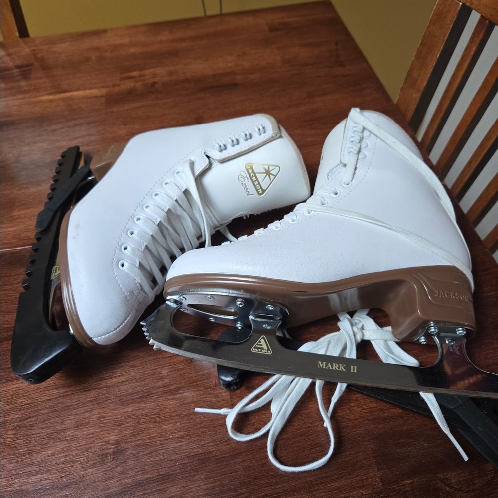 Jackson White Skates with Brown Base